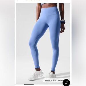 Alo Yoga Crystal Clear Blue Sz: M